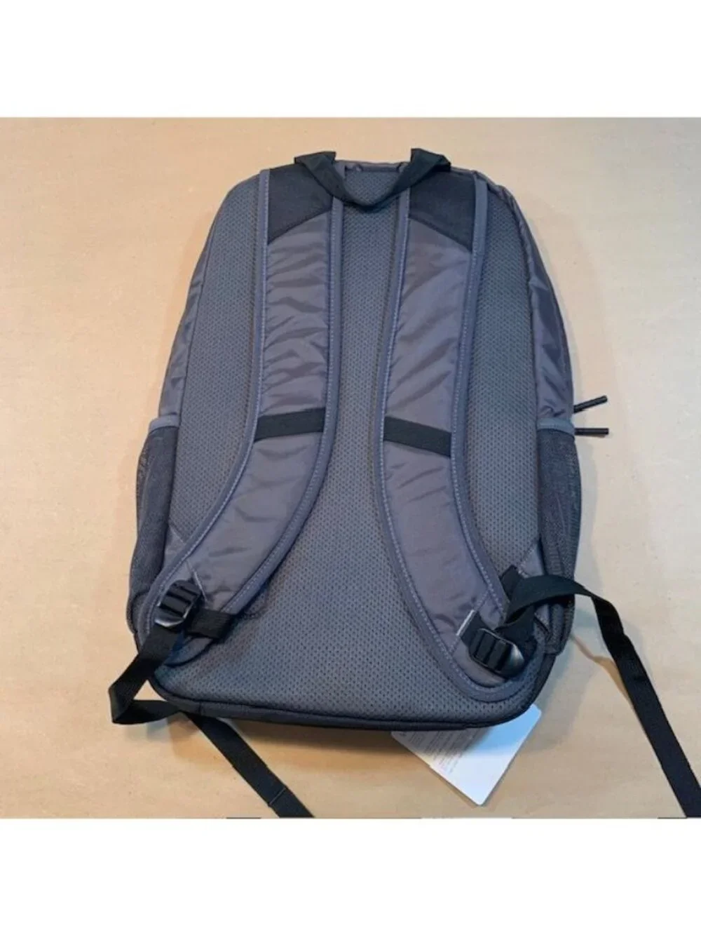 Dell Urban 15.6 in Backpack Adjustable Shoulder Strap Air Mesh Padded Gray 97X44
